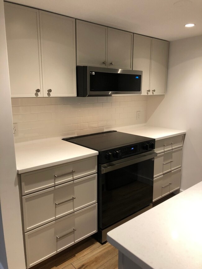 800 St Andrews Dr, Unit 210