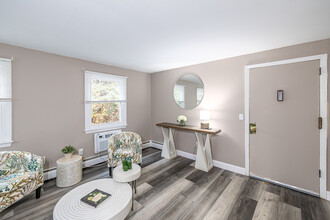 Colonial Townhouse Apartments in Willimantic, CT - Foto de edificio - Interior Photo