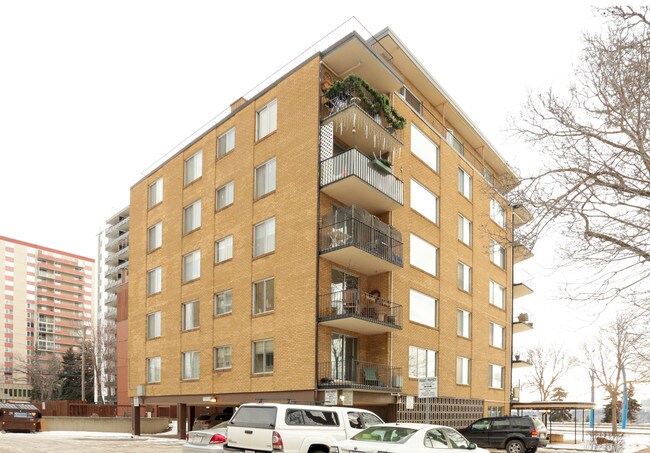 10011 117th St NW in Edmonton, AB - Building Photo - Building Photo