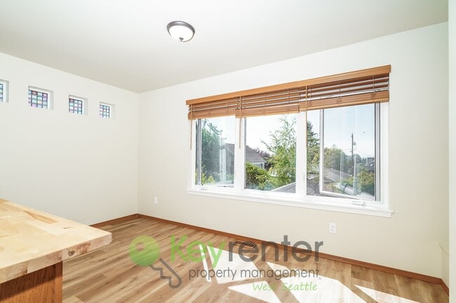 3233 Walnut Ave SW in Seattle, WA - Building Photo - Building Photo