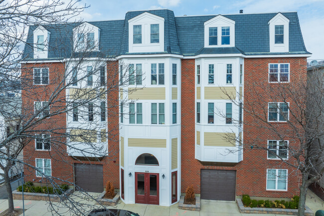 320 W 3rd St in Boston, MA - Foto de edificio - Building Photo