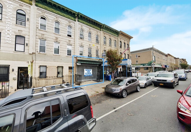 679 Knickerbocker Ave in Brooklyn, NY - Building Photo - Building Photo