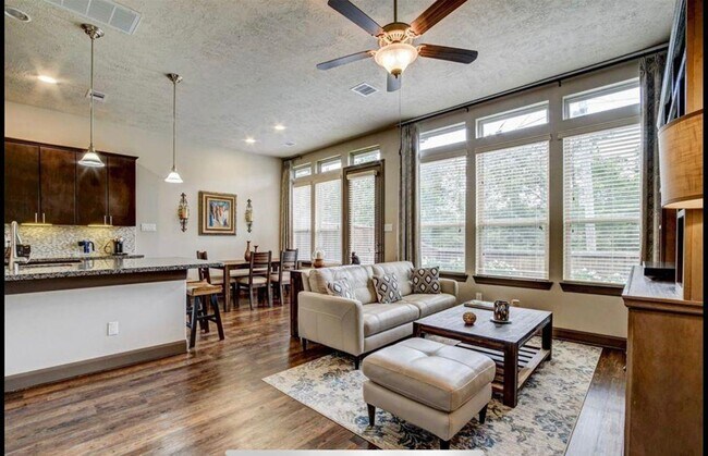 42 Aventura Pl in Spring, TX - Foto de edificio - Building Photo