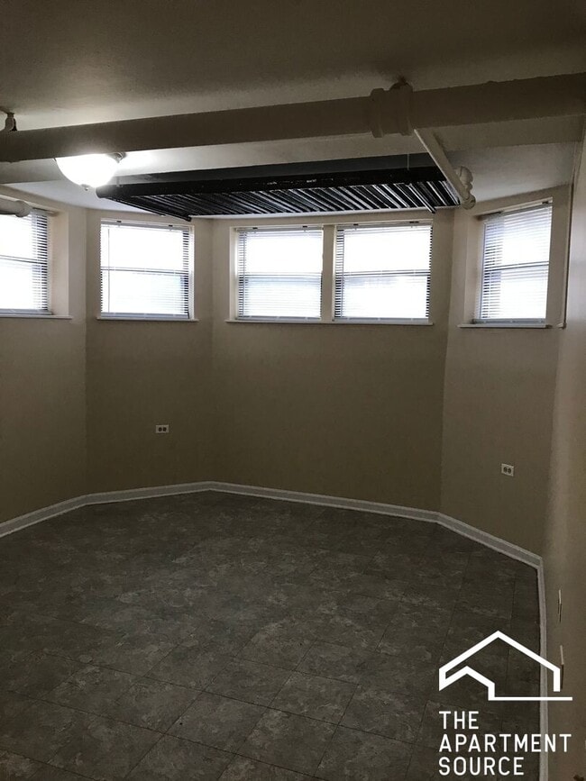 property at 7728 N Marshfield Ave