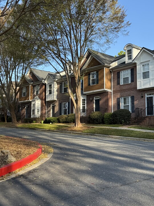 1634 Perserverence Hill Cir in Kennesaw, GA - Foto de edificio