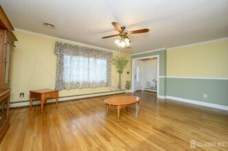 496 Ragland Dr in Roselle Park, NJ - Building Photo - Building Photo