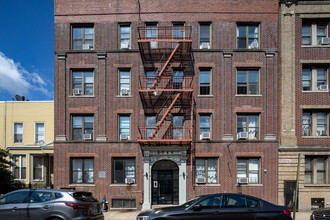 3044 32nd St in Astoria, NY - Building Photo - Building Photo