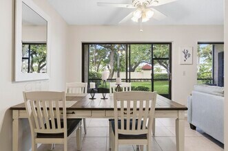 15 Lexington Ln E in Palm Beach Gardens, FL - Building Photo - Building Photo