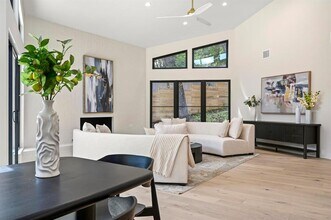 2001 Circle Haven in Austin, TX - Foto de edificio - Building Photo
