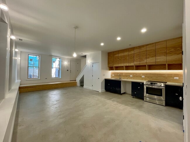 1626 W 21st Pl, Unit 1R