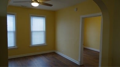 5622 N Mango Ave in Chicago, IL - Building Photo - Building Photo