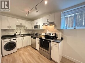 5636 Covey Pl in North Vancouver, BC - Building Photo - Building Photo