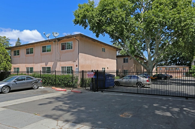 Park Place Apartments in Sacramento, CA - Building Photo - Building Photo