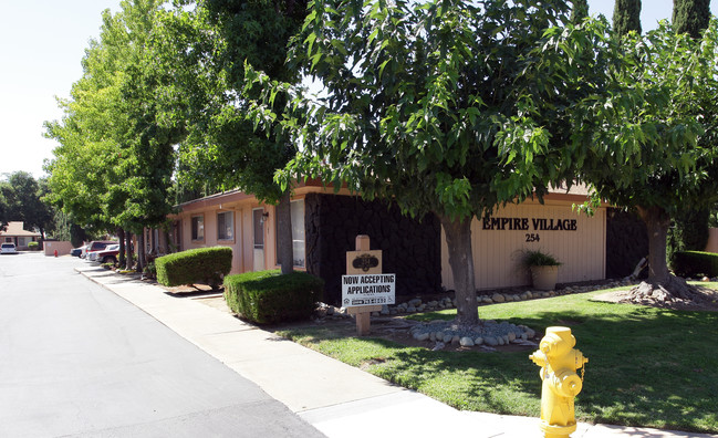 Empire Village in Galt, CA - Foto de edificio - Building Photo