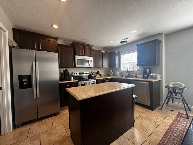 104 Granite Ct in St. Robert, MO - Building Photo - Building Photo