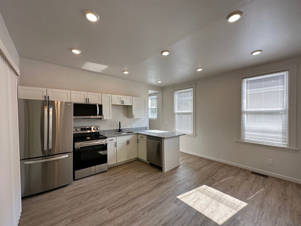 410 Tillotson St in Cincinnati, OH - Building Photo