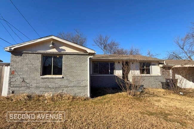 property at 2443 N Prospect Ave