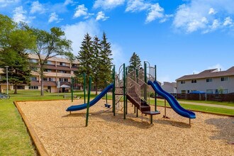 South Ridge Townhomes in Edmonton, AB - Building Photo - Building Photo