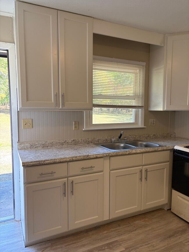 723 Mylinda Dr, Unit 723 in Newton, NC - Foto de edificio - Building Photo