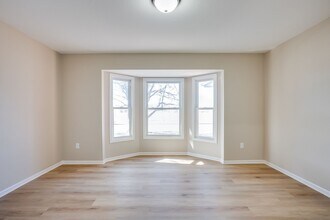 1832 S Laurel St in Wichita, KS - Foto de edificio - Building Photo