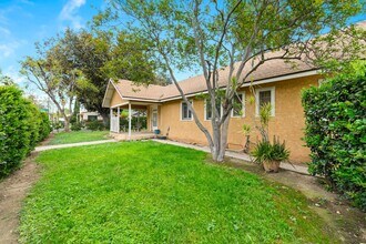 4212 Locust St in Riverside, CA - Foto de edificio - Building Photo