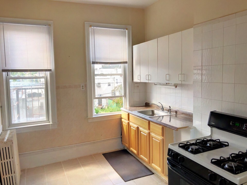 171 Cambridge Ave in Jersey City, NJ - Building Photo