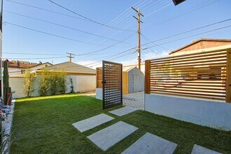 721 E Verdugo Ave in Burbank, CA - Building Photo - Building Photo