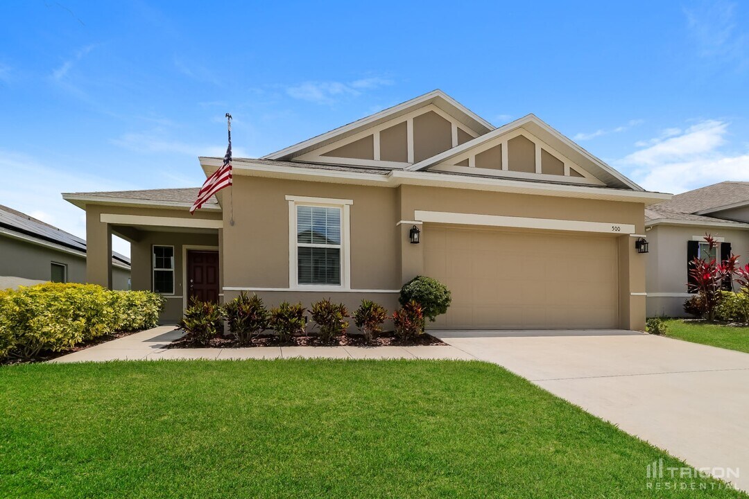 500 Pinecrest Loop in Davenport, FL - Building Photo