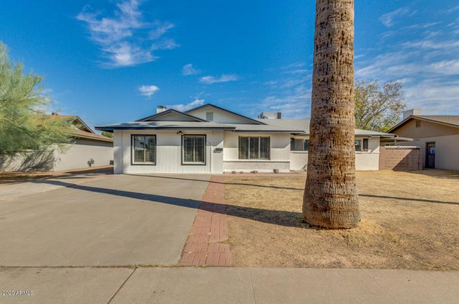 property at 110 W Del Rio Dr