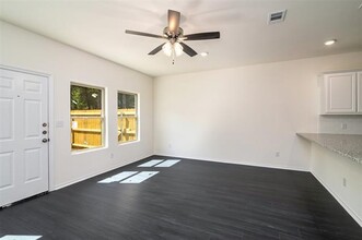 805 S 6th St in Bonham, TX - Foto de edificio - Building Photo