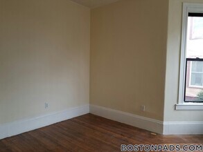 81 Ruthven St in Boston, MA - Foto de edificio - Building Photo