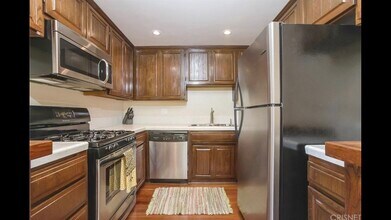 10671 Wilkins Ave, Unit 4 in Los Angeles, CA - Building Photo - Building Photo