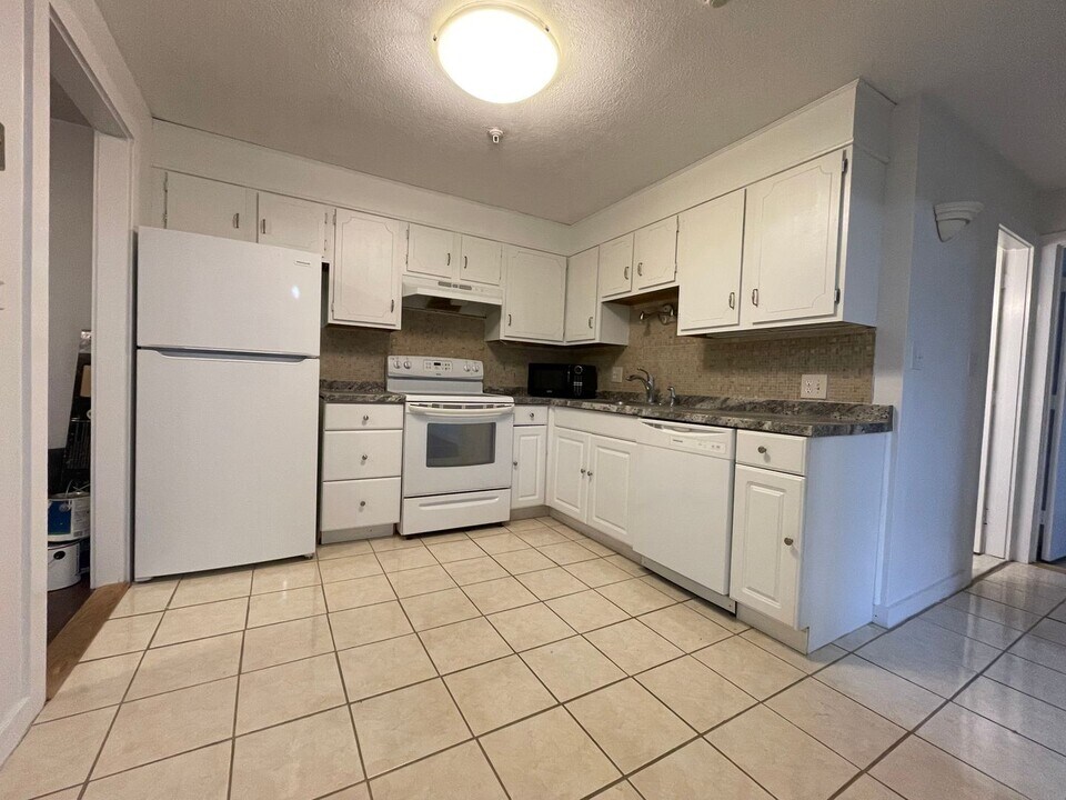 23 Spencer Rd in Boxborough, MA - Building Photo