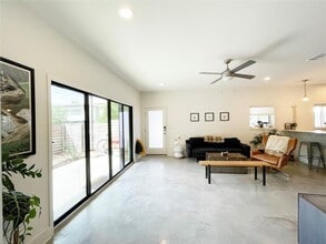 2101 Montopolis Dr in Austin, TX - Building Photo - Building Photo