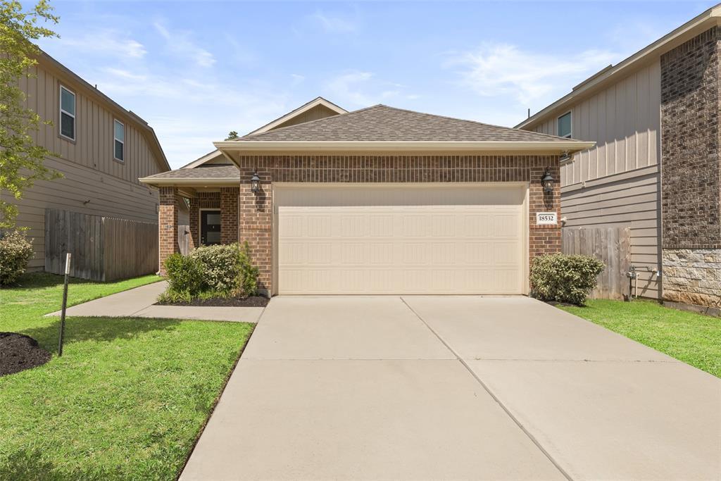 18532 Meadow Point Ln in Montgomery, TX - Foto de edificio