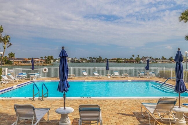 400 64th Ave in St Pete Beach, FL - Building Photo - Building Photo