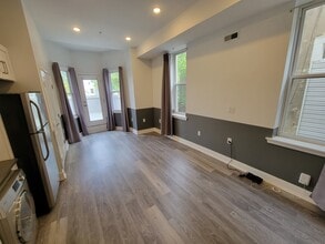 2817 W Girard Ave in Philadelphia, PA - Building Photo - Building Photo