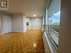 363 Lakeshore Rd E in Mississauga, ON - Building Photo - Building Photo