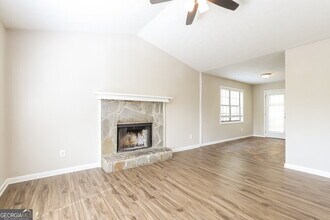 4272 Falcon Crest Dr in Flowery Branch, GA - Building Photo - Building Photo