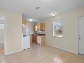 170 SE Solaz Ave in Port St. Lucie, FL - Building Photo - Building Photo