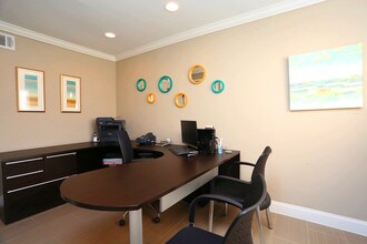 Bellestone Villas Apartments in Houston, TX - Building Photo - Interior Photo