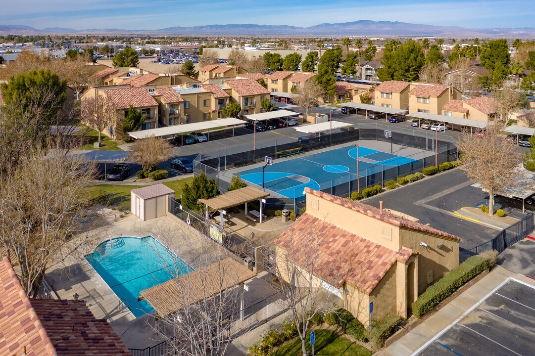 Granada Villas in Lancaster, CA - Foto de edificio