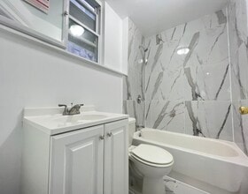 31 Thorne St, Unit 1 in Jersey City, NJ - Building Photo - Building Photo