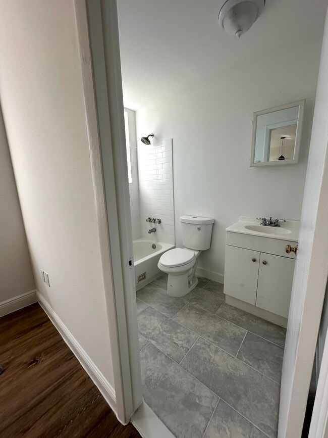 1502 Jefferson Ave, Unit 205 in Miami Beach, FL - Foto de edificio - Building Photo