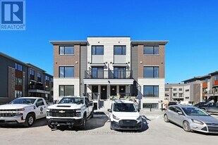 917 Creekway Private in Ottawa, ON - Building Photo