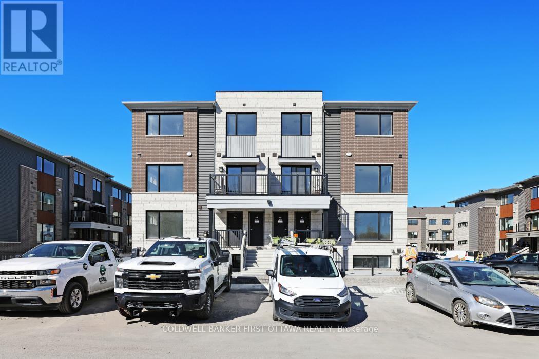 917 Creekway Private in Ottawa, ON - Building Photo