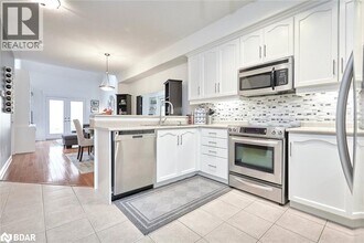 125 Huronia Rd in Barrie, ON - Building Photo - Building Photo