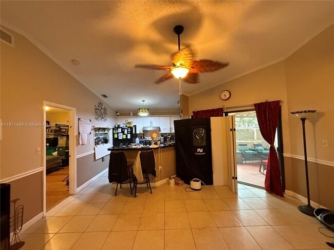 property at 2901 San Remo Cir