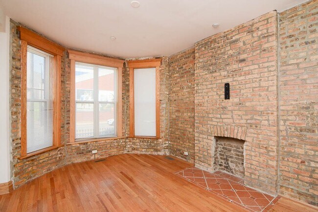 2053 W Fullerton Ave, Unit G09C in Chicago, IL - Building Photo - Building Photo