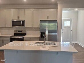 2318 Sugar Cone Wy in Fuquay Varina, NC - Building Photo - Building Photo